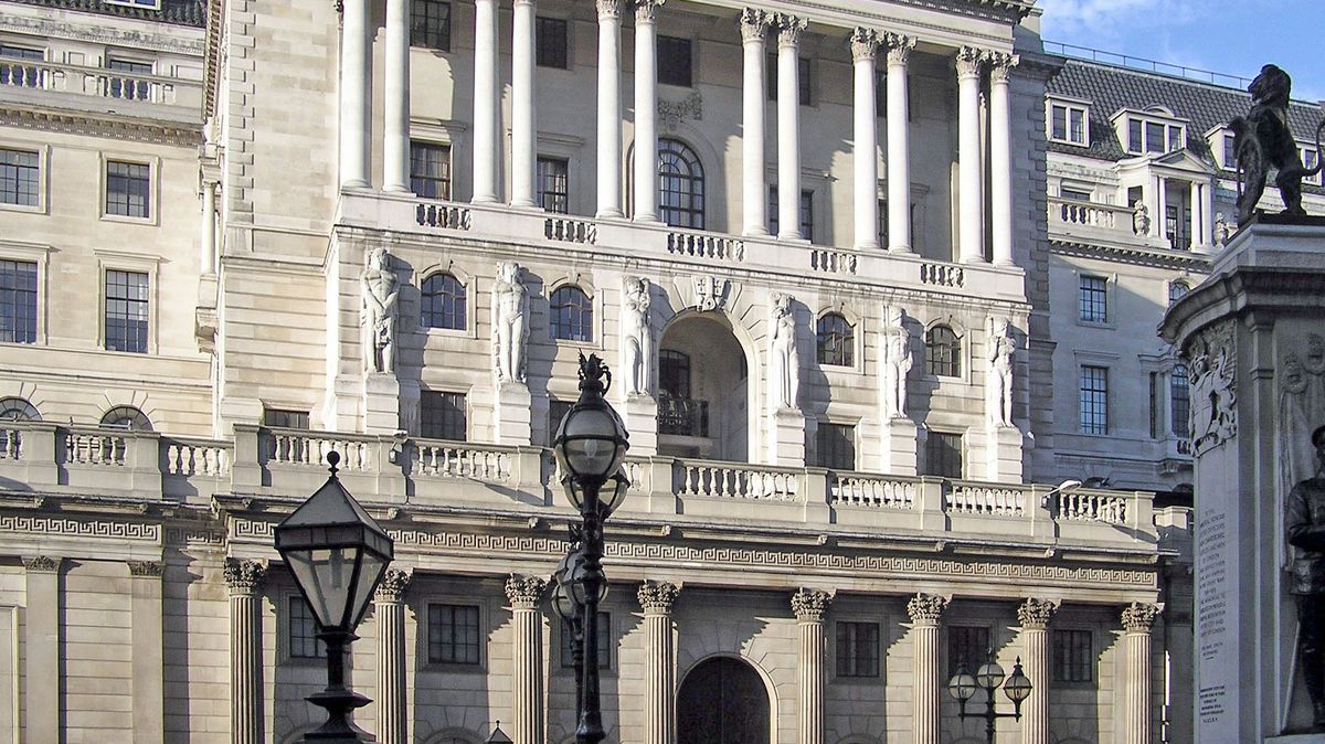 První z velkých zvedá úroky. Bank of England následuje ČNB
